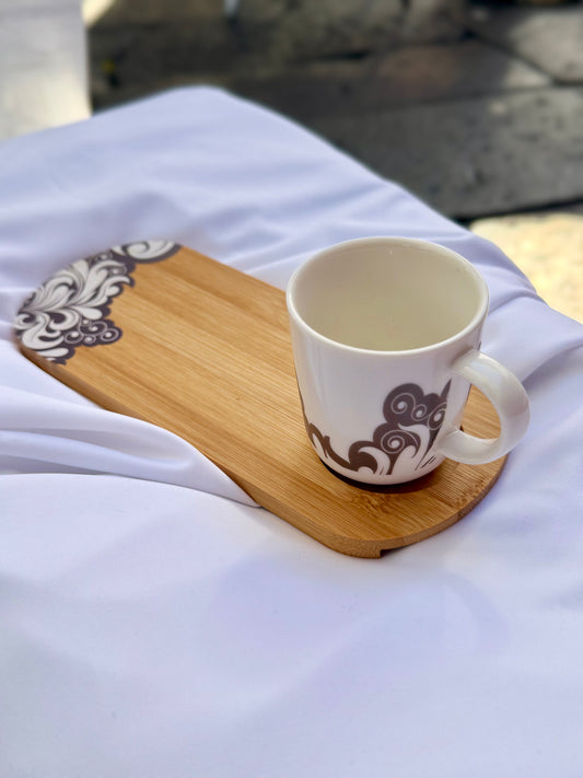 Tazzina con vassoio in legno ideale per caffè e dolcetti